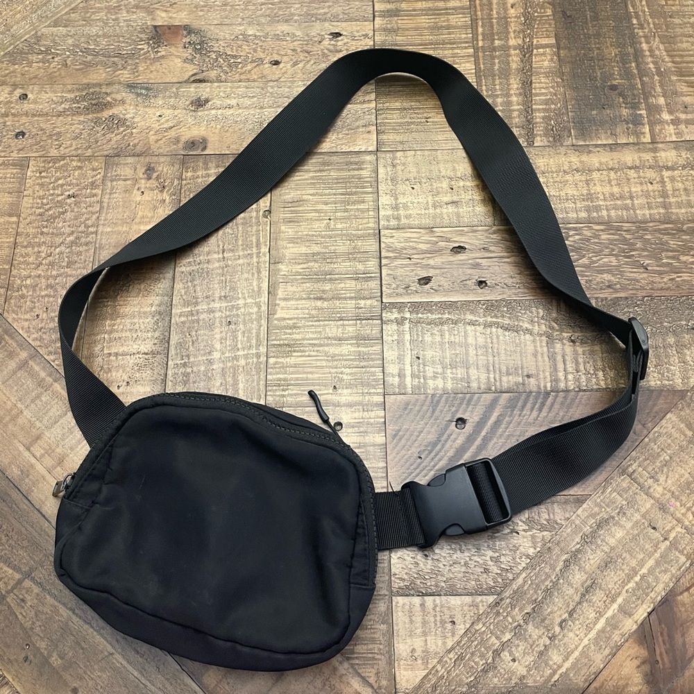Belt Bag by Girlie Girl Zipper closure on top